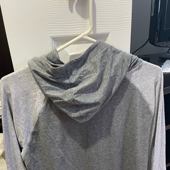 Puma long sleeve workout top - Picture 2 of 6